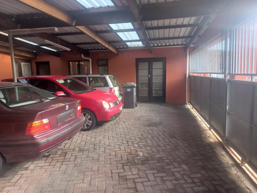 6 Bedroom Property for Sale in Woodlands Western Cape